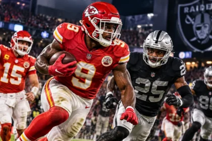 Chiefs vs Raiders: Walker and Mahomes Spark Fourth-Quarter Surge in 30-27 Win